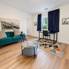 Lovely 1BR Private Downtown Hub - 10