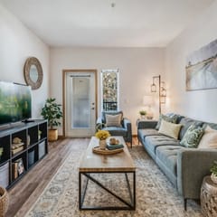 Airconditioned 1BD 1BA Downtown Redmond Fit for long stays - 1
