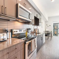 Modern 1BR 1BA - Long Term Gym Parking Redmond DT