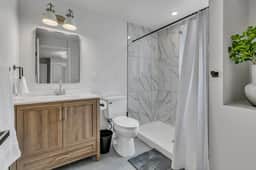 Remodeled 3BR Kent Retreat – Near Medical Centers & Freeways - Image 4