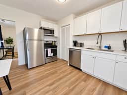 Lovely 1BR Private Downtown Hub - 10 - Image 3
