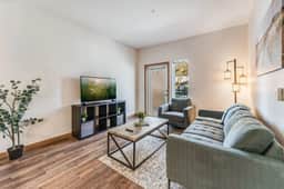 Airconditioned 1BD 1BA Downtown Redmond Fit for long stays - 1 - Image 4