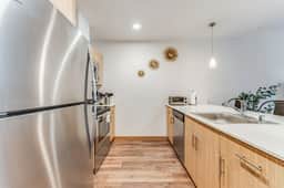 Airconditioned 1BD 1BA Downtown Redmond Fit for long stays - 1 - Image 2