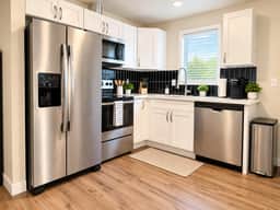Modern 2BR Beacon Hill Home W/ Parking - B - Image 2