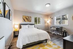 Charming Downtown Studio Near Hospitals - Unit 9 - Image 4
