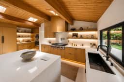 Modern 5BR Lakefront Retreat - Image 3
