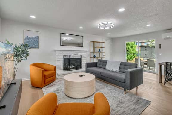 Remodeled 3BR Kent Retreat – Near Medical Centers & Freeways - Image 1