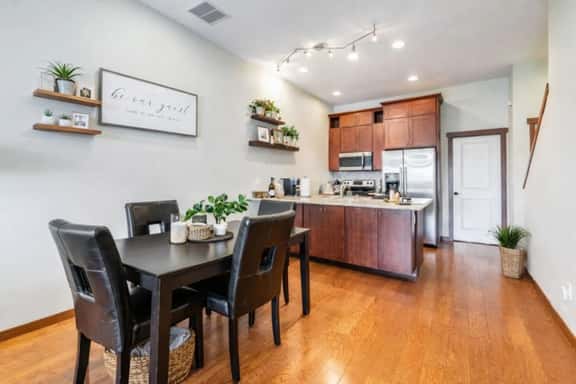 <1 mi to Dome | 3BD 2.5BA | Townhouse | Garage -20 - Image 1