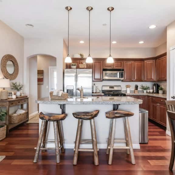 Best DT Tacoma Townhome by UW w/ Garage - For 6 - Image 1