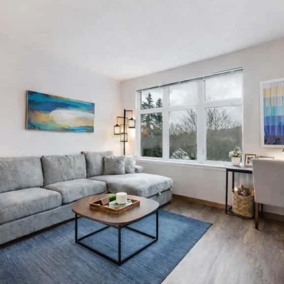 Airconditioned Corporate 1BR 1BA Den Redmond Fit for Long Stays - Image 1