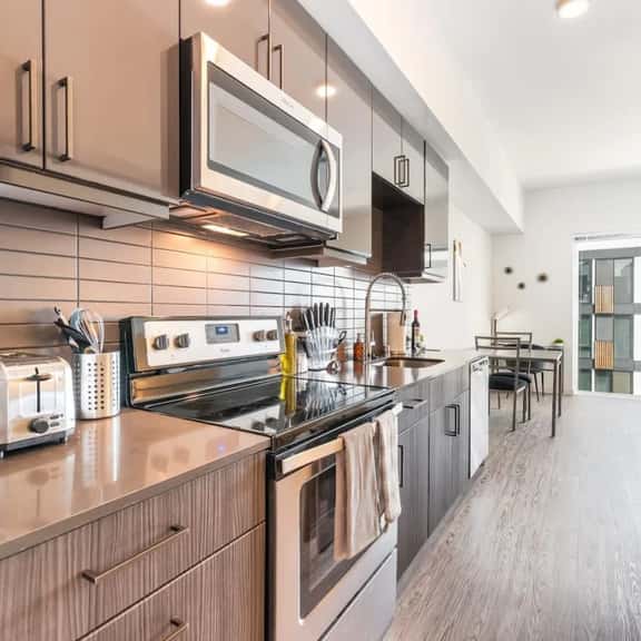 Modern 1BR 1BA - Long Term Gym Parking Redmond DT - Image 1