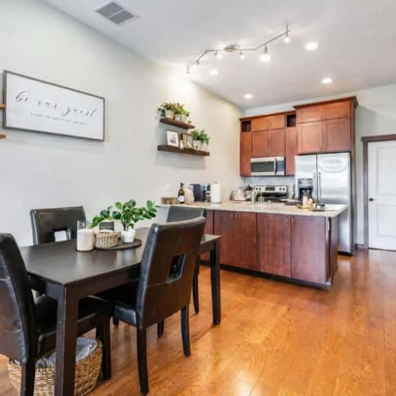 <1 mi to Dome | 3BD 2.5BA | Townhouse | Garage -20 - Image 1