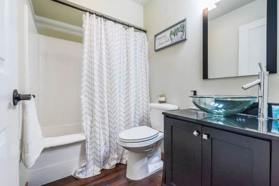 <1 mi to Dome | 3BD 2.5BA | Townhouse | Garage -18 - Image 4