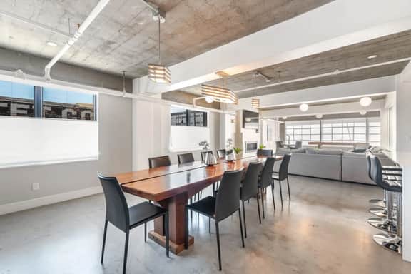 Prime DT Tacoma Penthouse 3BD/3.5BA by Pac Ave - Imagen 2