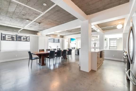 Prime DT Tacoma Penthouse 3BD/3.5BA by Pac Ave - Imagen 4