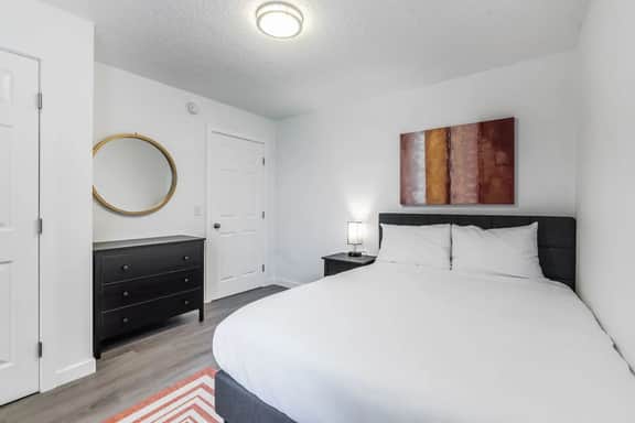 Lovely Remodeled 1BR in DT Tacoma - 6 - Image 5