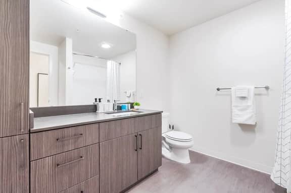 Modern 1BR 1BA - Long Term Gym Parking Redmond DT - Image 3
