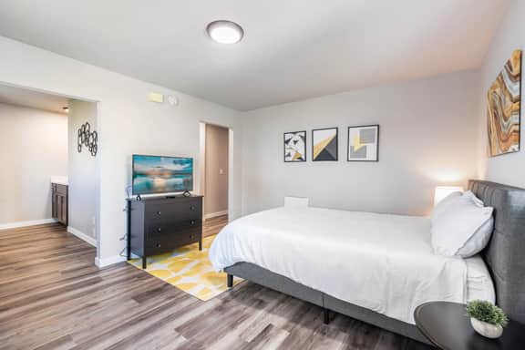 Charming Downtown Studio Near Hospitals - Unit 9 - Image 2