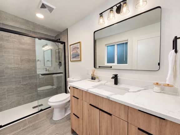 Modern Kent 3BR/2BA Retreat | Kitchen & Laundry - Image 4